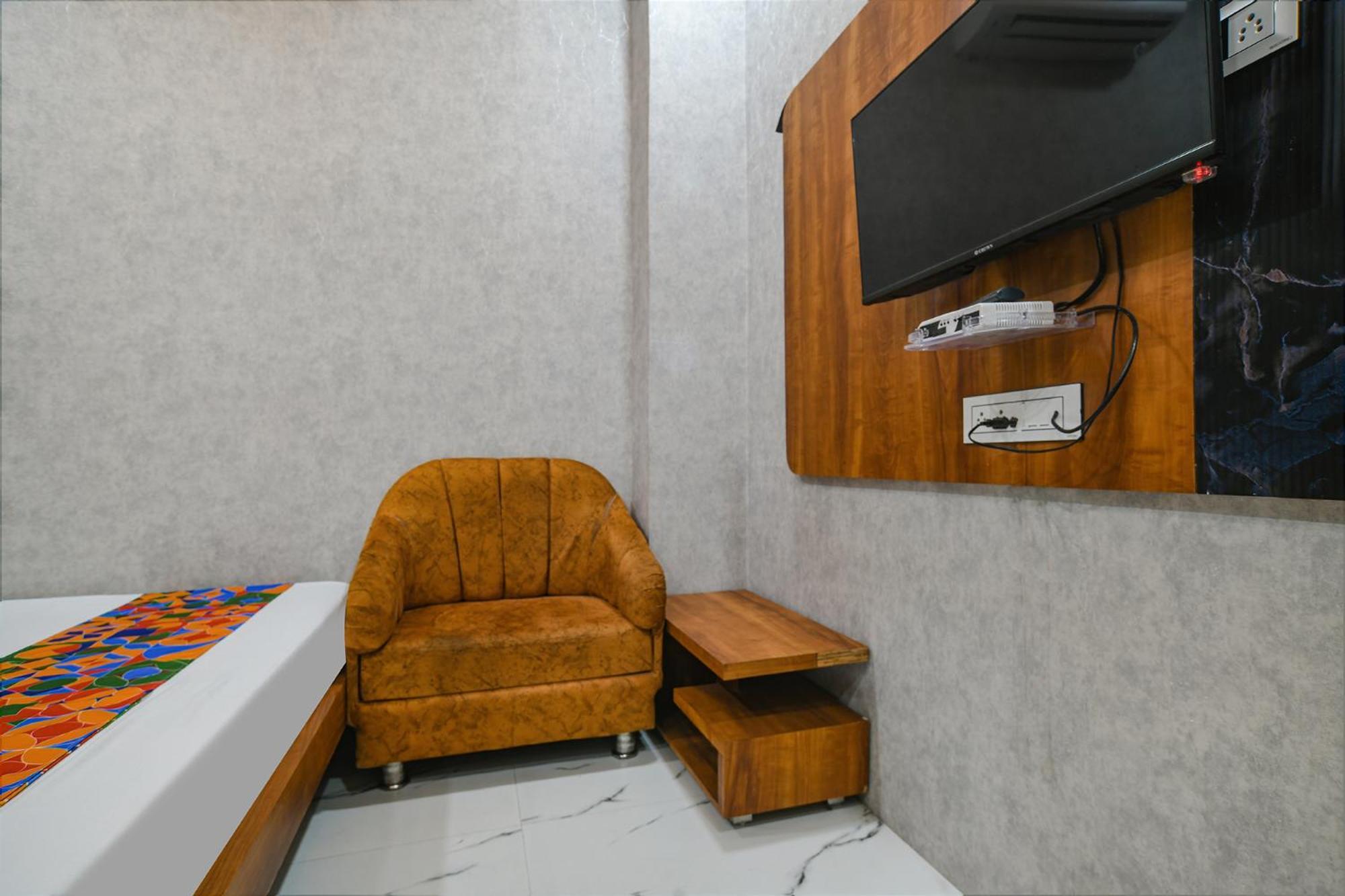 Fabexpress Orbit Hotell Ujjain Exteriör bild