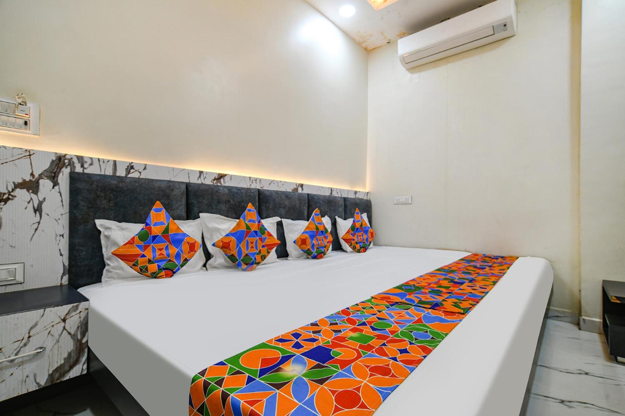 Fabexpress Orbit Hotell Ujjain Exteriör bild
