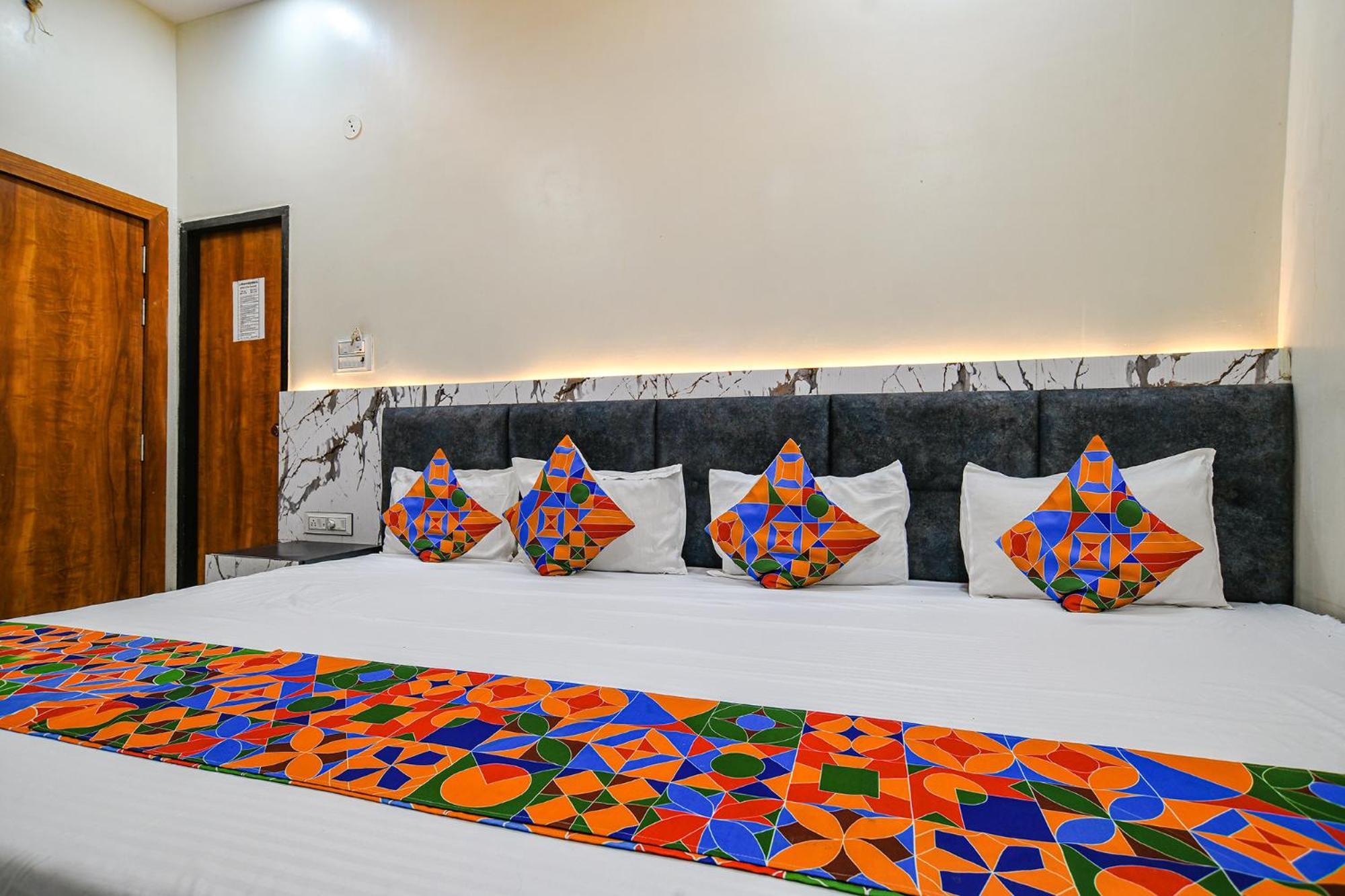 Fabexpress Orbit Hotell Ujjain Exteriör bild