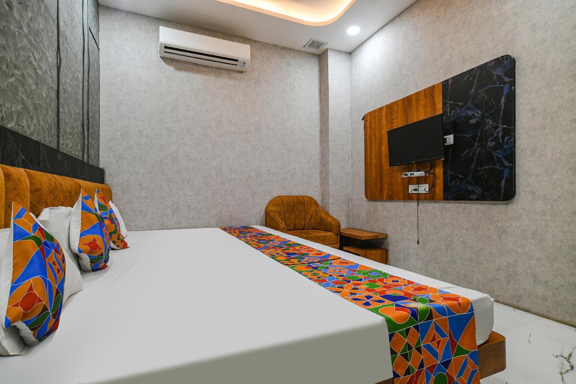 Fabexpress Orbit Hotell Ujjain Exteriör bild