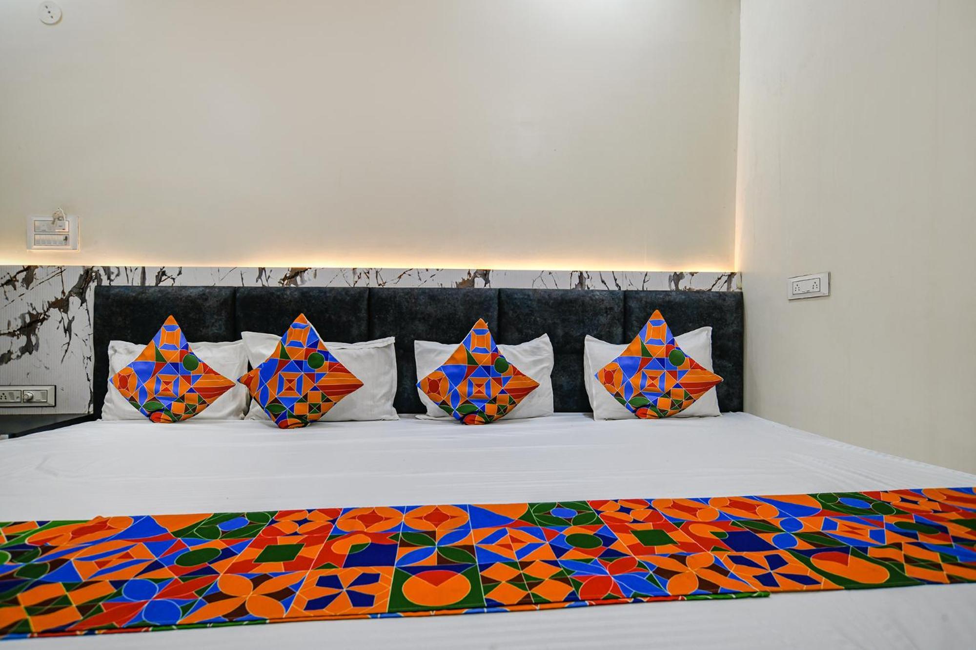 Fabexpress Orbit Hotell Ujjain Exteriör bild