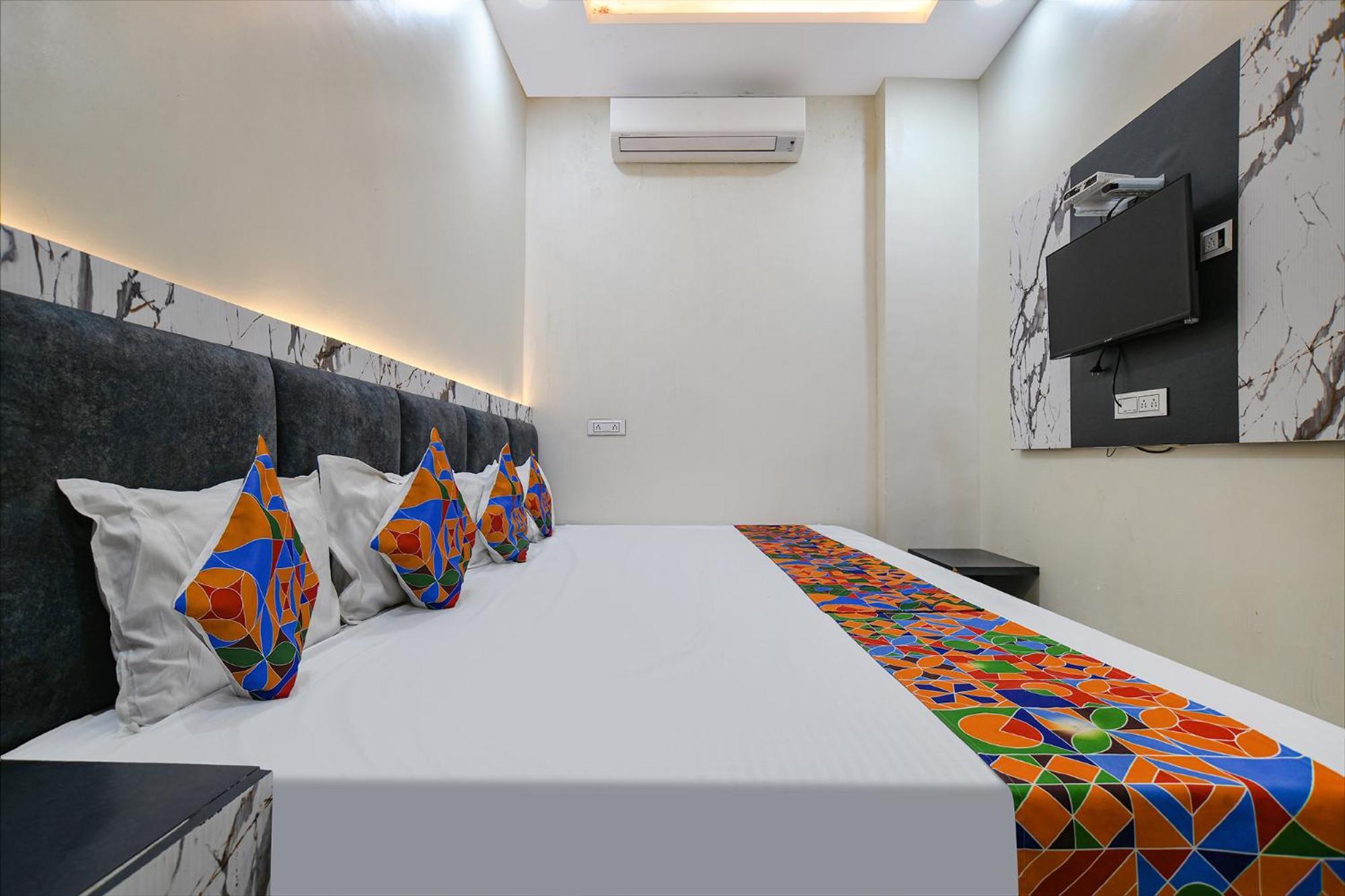 Fabexpress Orbit Hotell Ujjain Exteriör bild